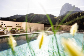 Hotel Touring Dolomites Santa Cristina Valgardena